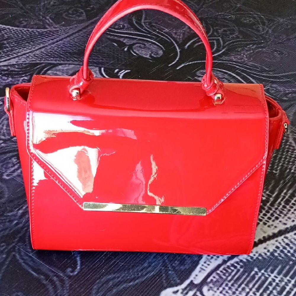 Red Glossy Handbag-Pin-up